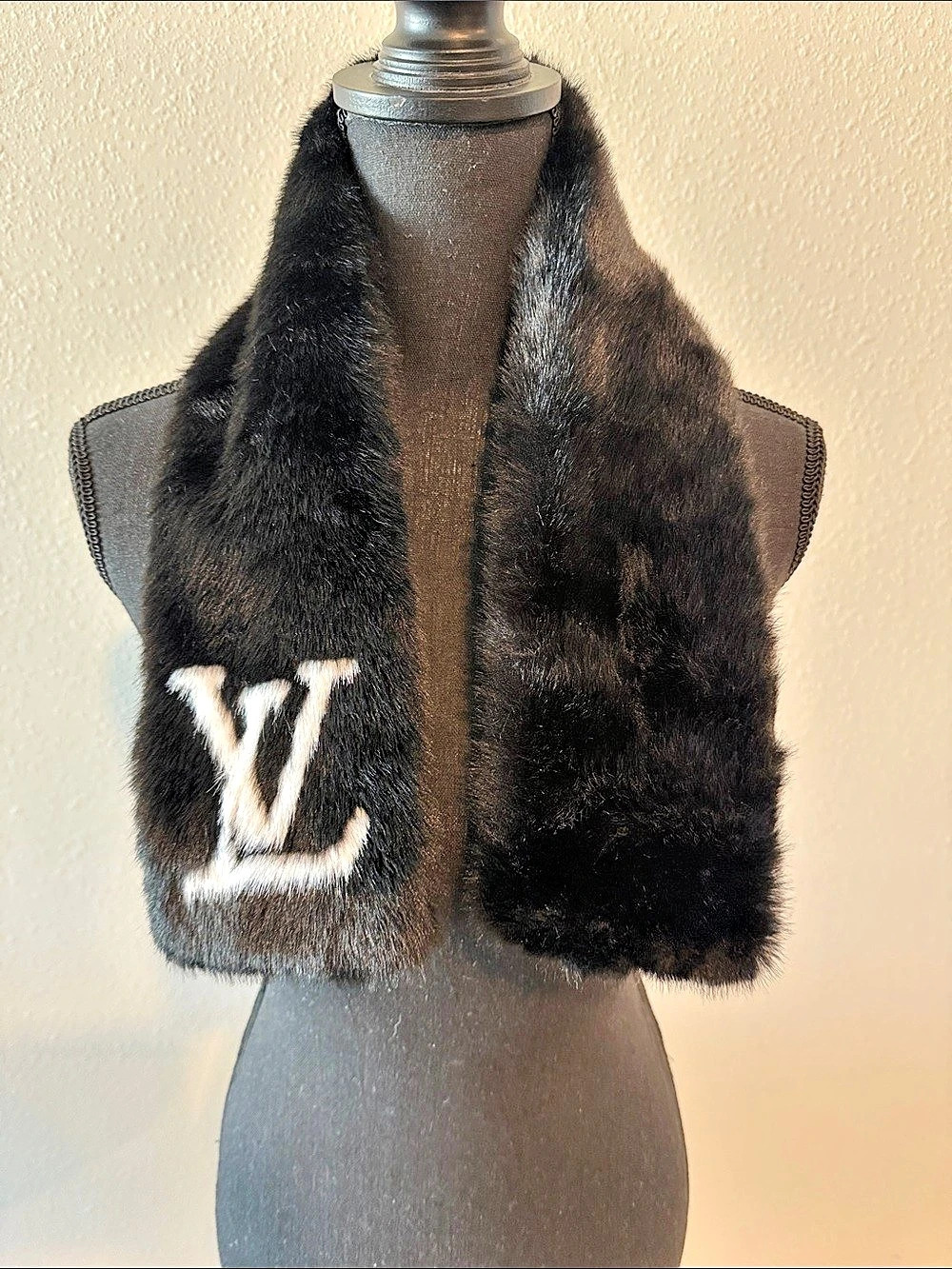 NWOT Faux Fur Scarf in Black & White